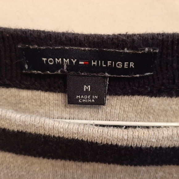 Tommy Hilfiger medium grey w/ navy stripes longslv - Picture 3 of 5